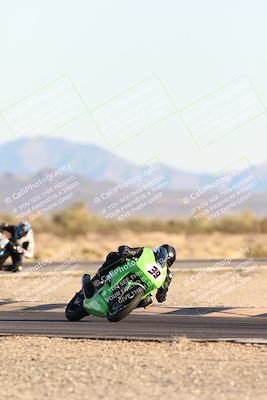 media/Dec-07-2025-CVMA (Sun) [[3e7d2de5dc]]/Race 18-Formula Twins-Formula 40 UL/